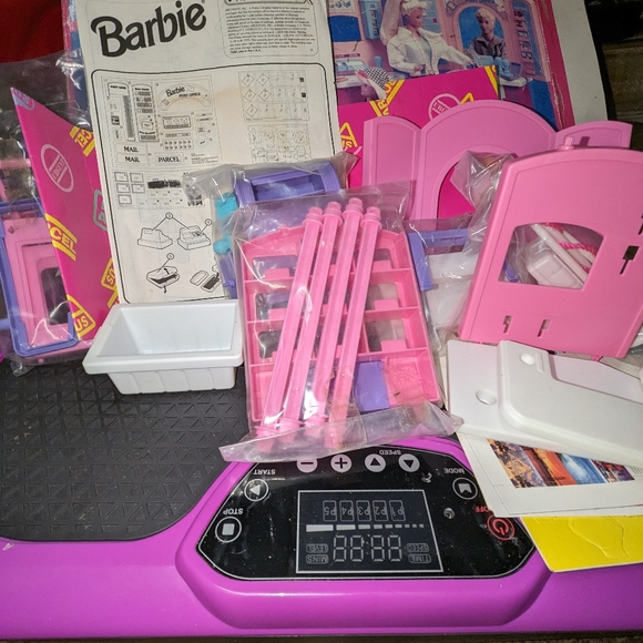 Barbie Post Office Set - Picture 1 of 5